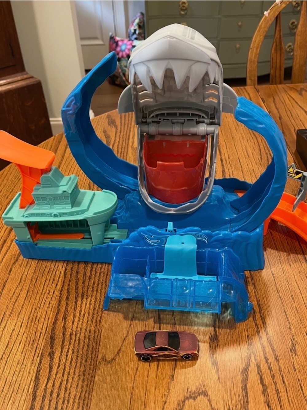 Hot wheels Robo Shark Frenzy color changing car